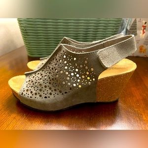 A Giannetti Shoes Womens US 9 Cork Wedge Sandals Gray Perforated Suede Heels